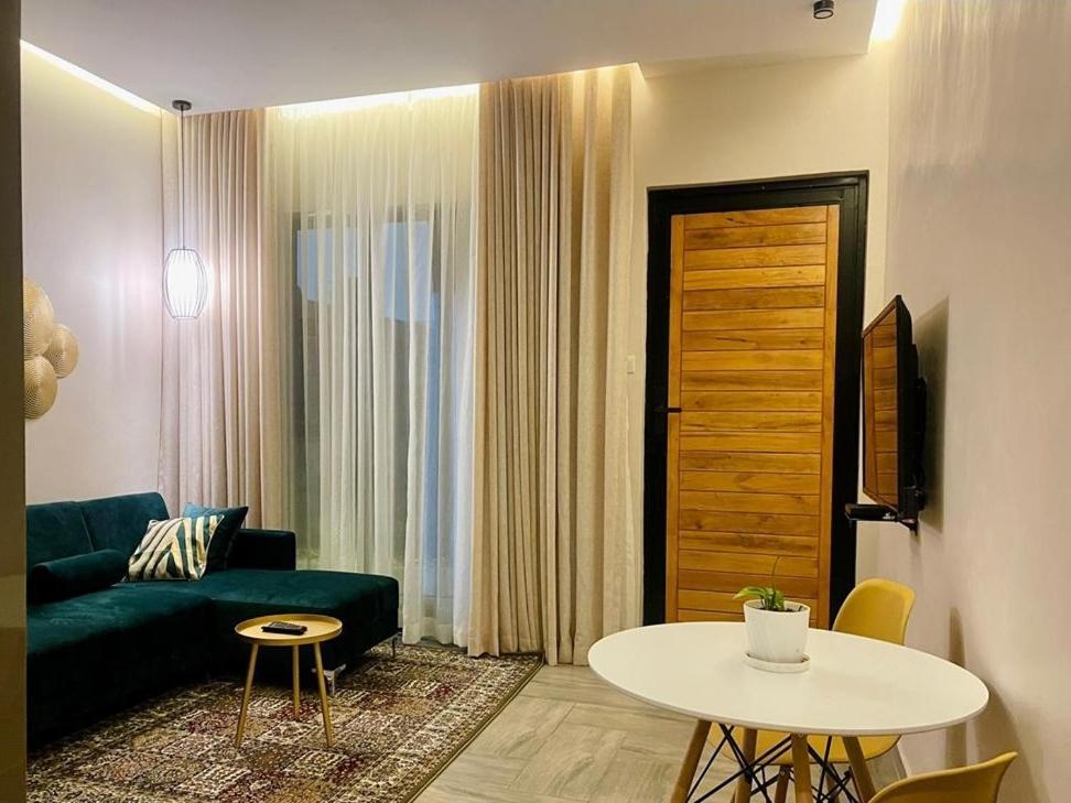 Instahomes By Tru - Garden Suites แบลนไทร์ ภายนอก รูปภาพ