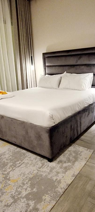 Instahomes By Tru - Garden Suites แบลนไทร์ ภายนอก รูปภาพ