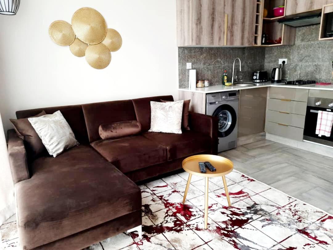Instahomes By Tru - Garden Suites แบลนไทร์ ภายนอก รูปภาพ
